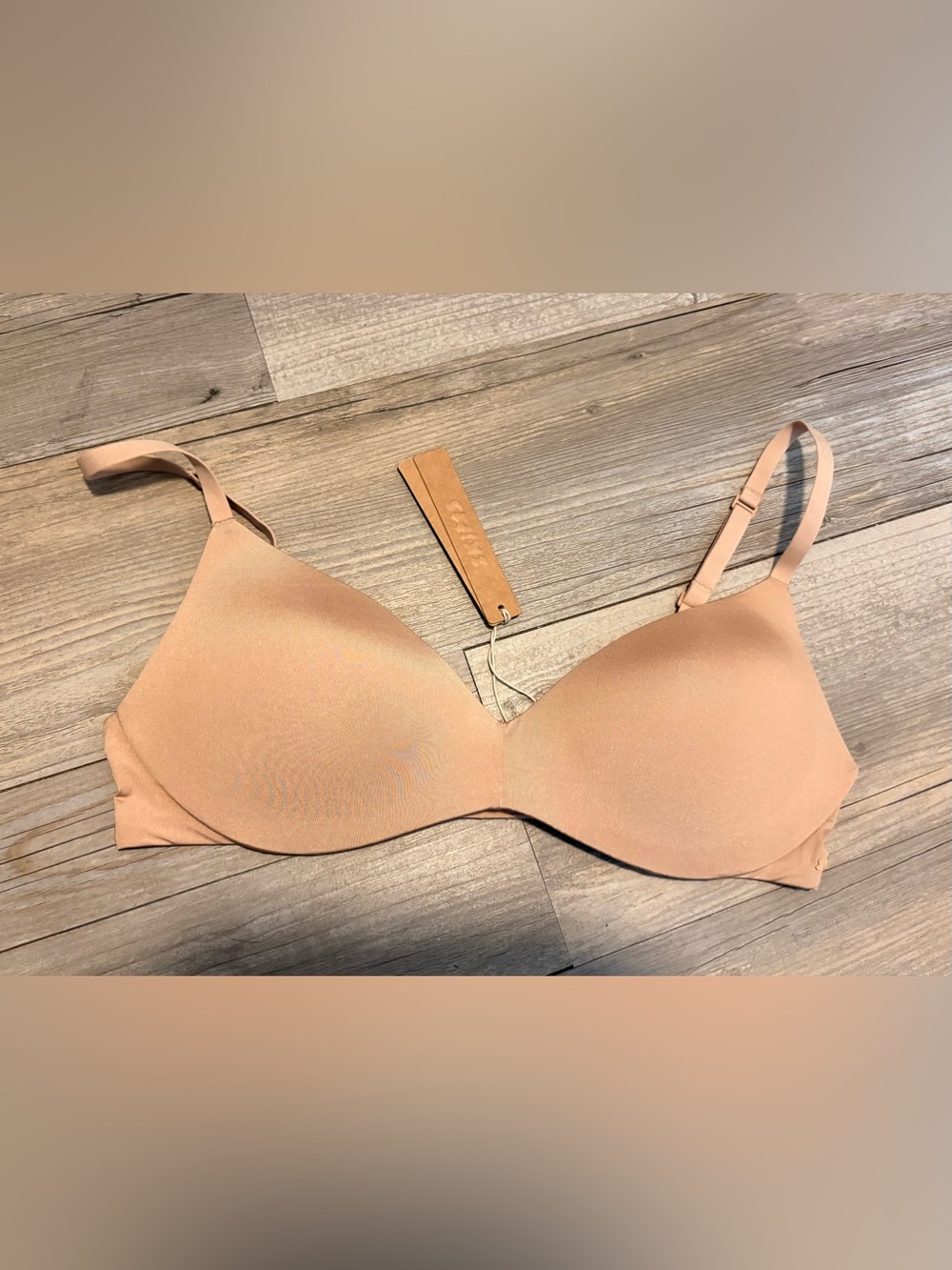 SKIMS Kim Kardashian wireless form push push up plunge bra 34B new with tags